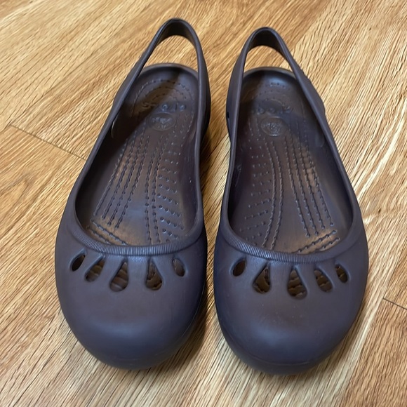 EUC Crocs Thea Slingback Ballet Flat Sz 7 Chocolate Brown - Picture 3 of 5